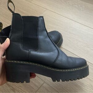 ROMETTY WYOMING LEATHER PLATFORM CHELSEA BOOTS US 8 / UK 6 / EU 39 Dr. Marten’s